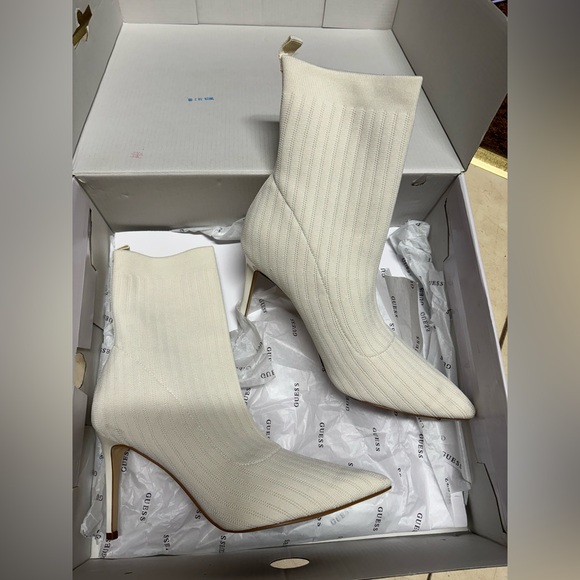 GUESS knit sock bootie sz 7.5 heel is 2.67 in - Picture 4 of 6